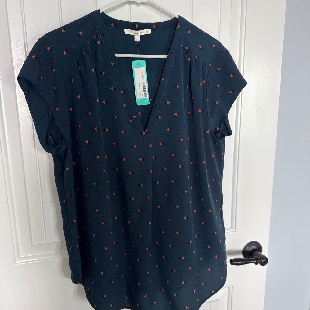 Fun2Fun Lillian V-neck blouse